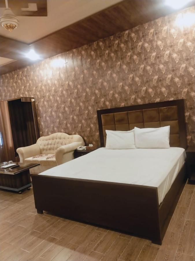 Royal Fort Executive Hotel Gulberg Λαχόρη Δωμάτιο φωτογραφία