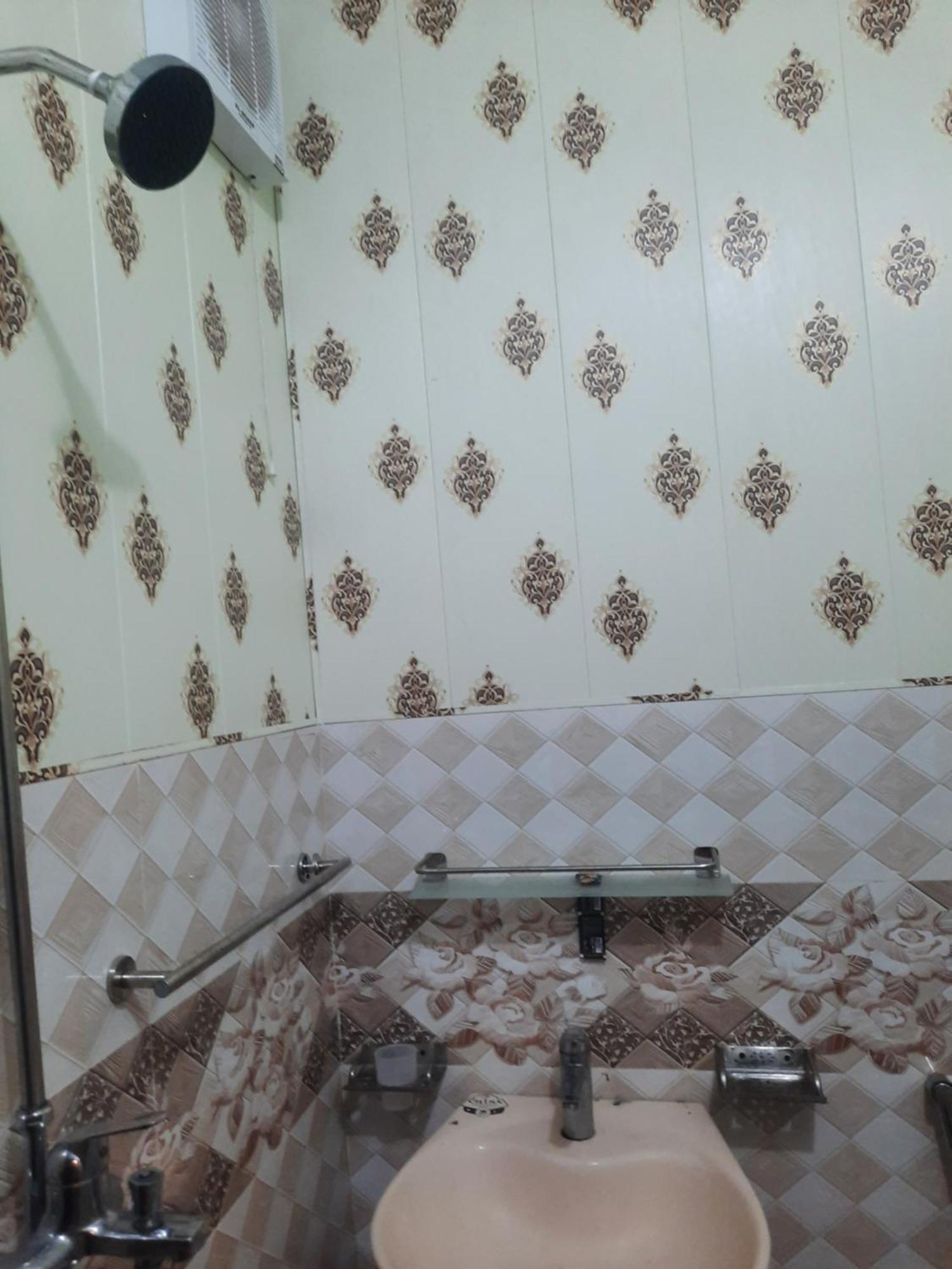 Royal Fort Executive Hotel Gulberg Λαχόρη Δωμάτιο φωτογραφία