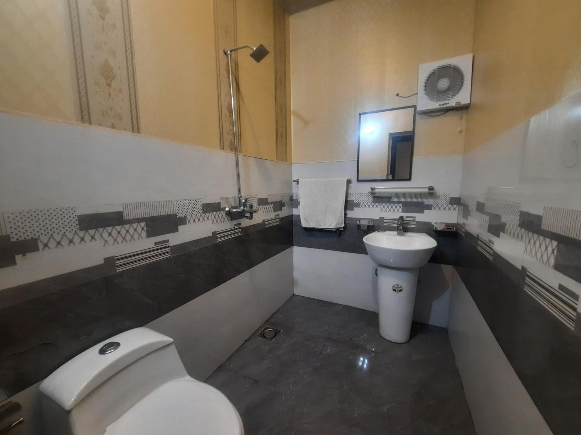 Royal Fort Executive Hotel Gulberg Λαχόρη Δωμάτιο φωτογραφία